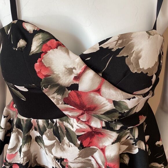 NWT Charlotte Russe Floral Peplum Dress - Picture 6 of 12